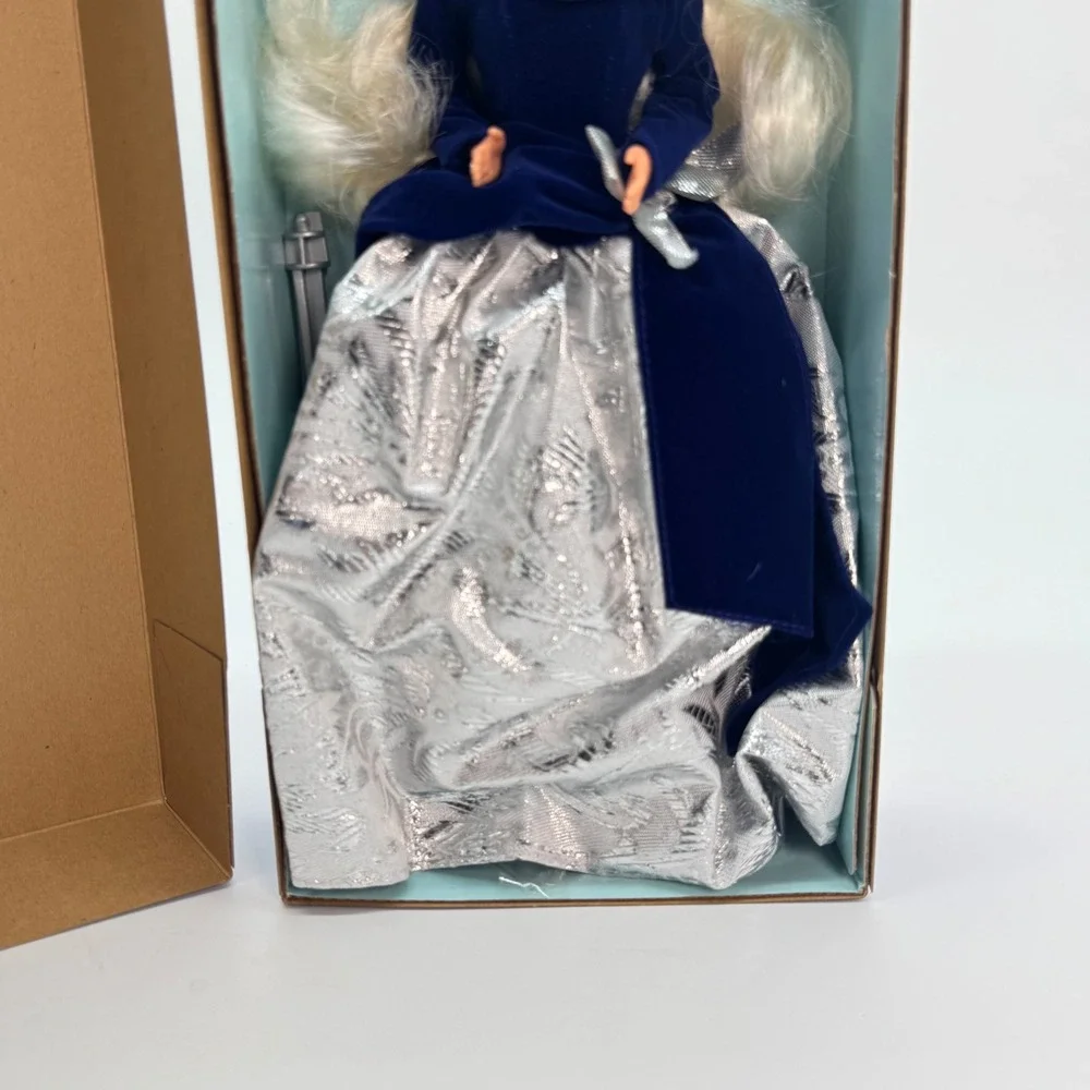 Avon Winter Velvet Barbie Special Edition 1995 First in Series Blue Silver 15571